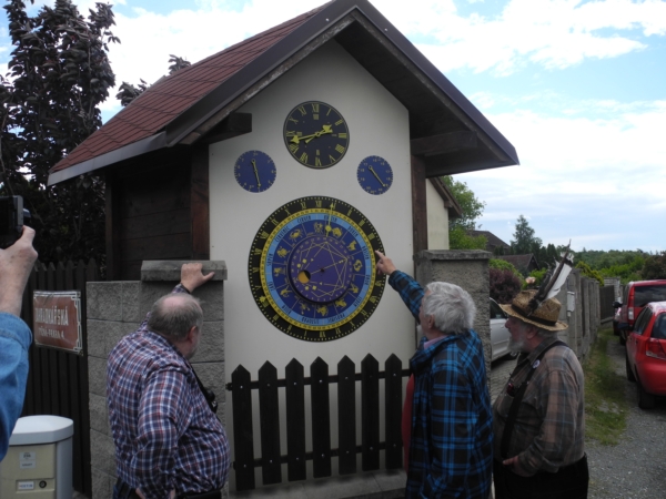 Havlíčkův orloj v Točné u Zbraslavi